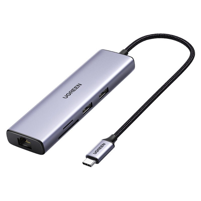 Gümüş UGREEN USB-C hub, çoklu bağlantı noktaları ve siyah kablo.