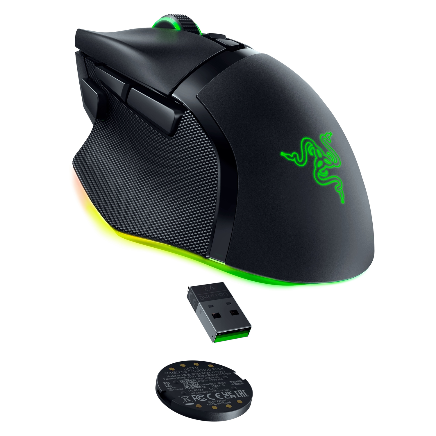 Zwarte gamingmuis met een draadloze dongle en een oplaadbasis. De muis heeft RGB-verlichting en een groen logo.