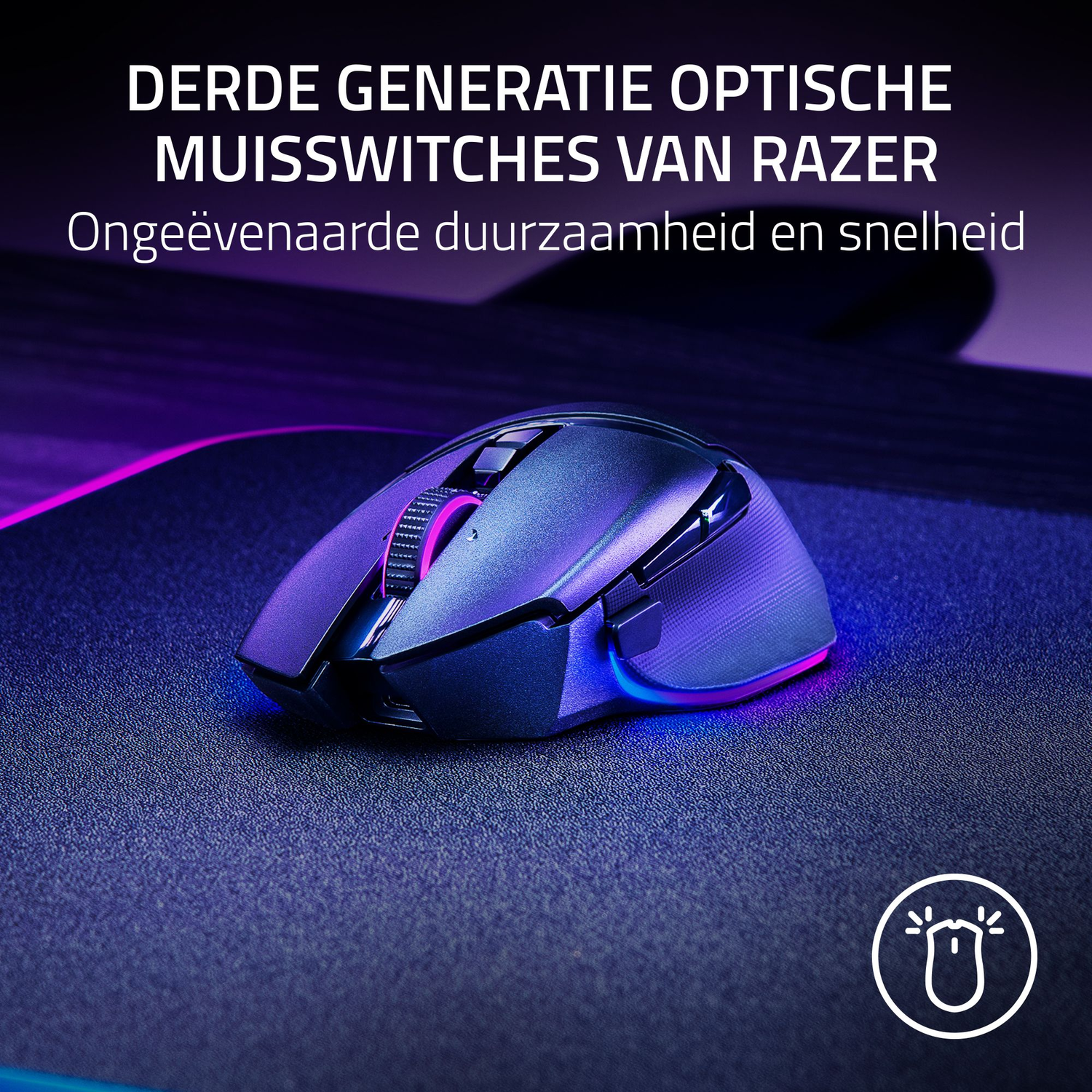 Razer gamingmuis op een muismat. Met paarse en blauwe verlichting.