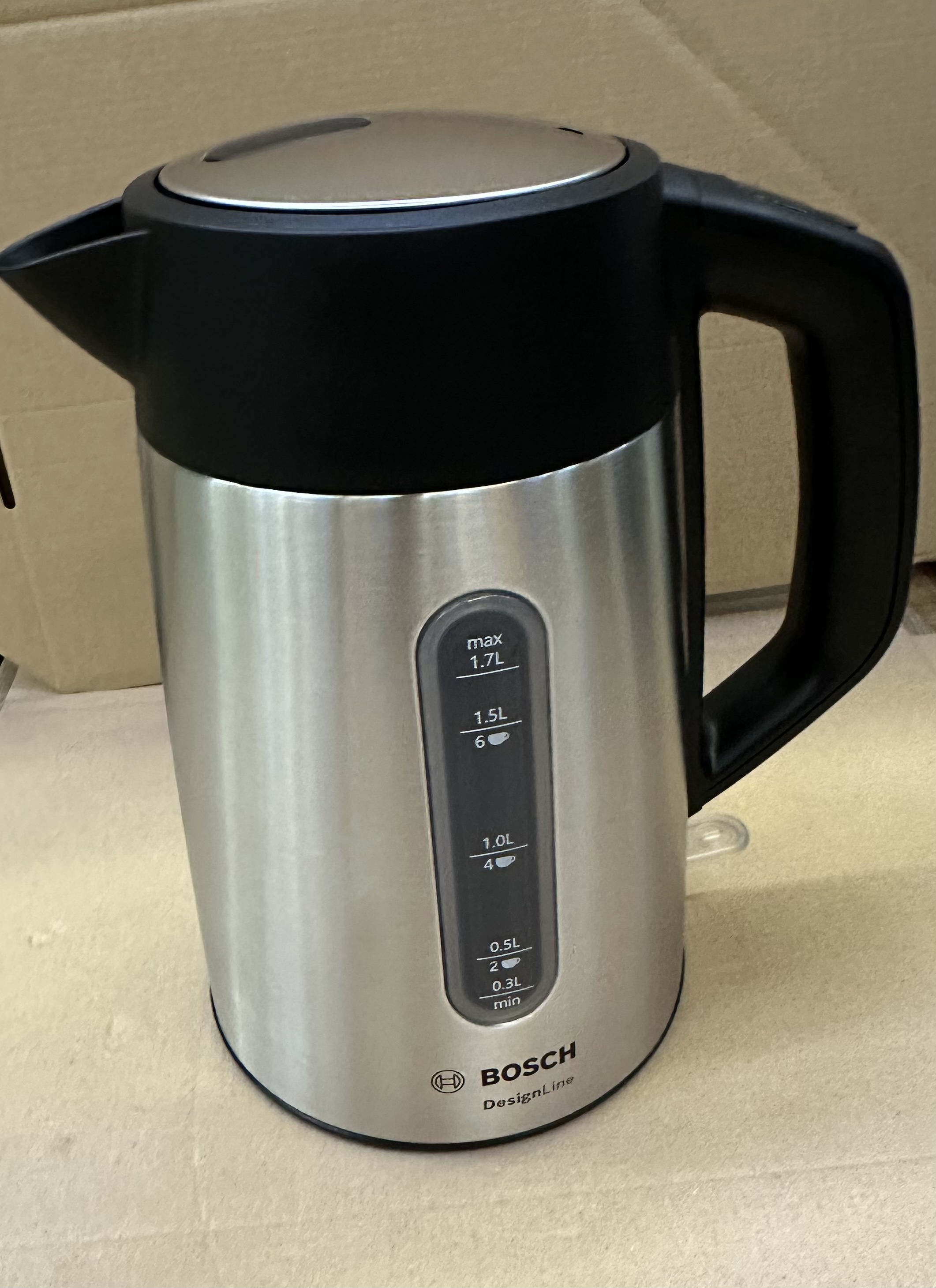 Instrukcja obsługi z tekstem, z częścią lodówki.