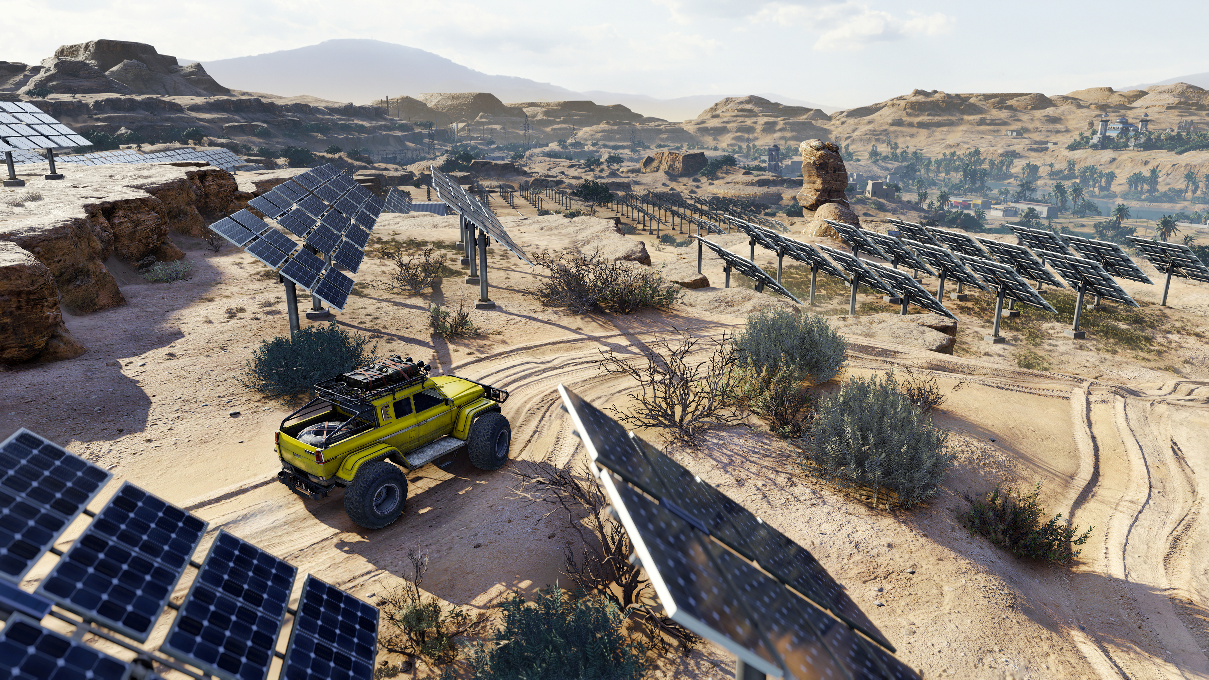 Gelber Truck fährt auf einer unbefestigten Straße durch Solarpaneele.