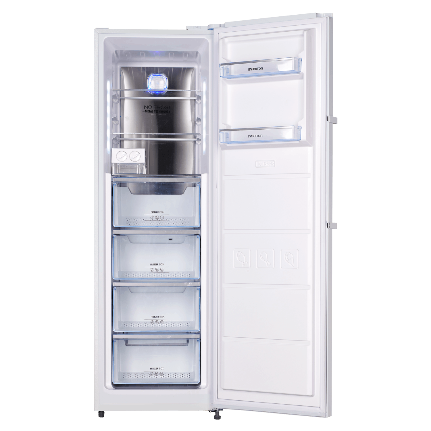 Congelador blanco abierto. Tiene estantes y cajones adentro. La puerta también tiene estantes. Hay un recipiente de metal dentro.