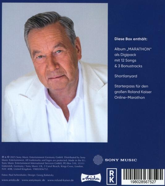 Albumcover mit Mann im weißen Anzug, Text in Deutsch rechts.