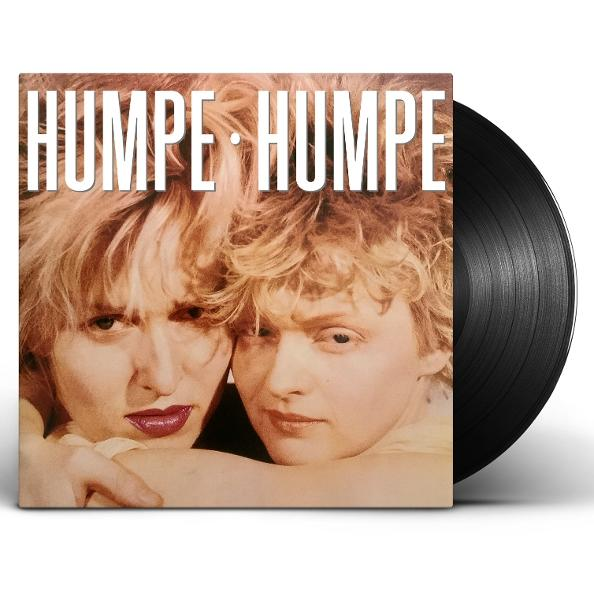 Albumcover mit zwei blonden Umarmungen. Die Vinyl-Schallplatte ist sichtbar. Albumname: Humpe Humpe.