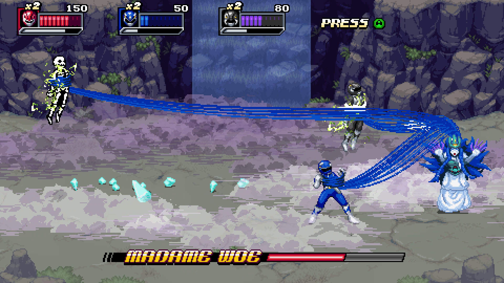 Una escena de videojuego pixelada con personajes luchando en un entorno de fantasía.