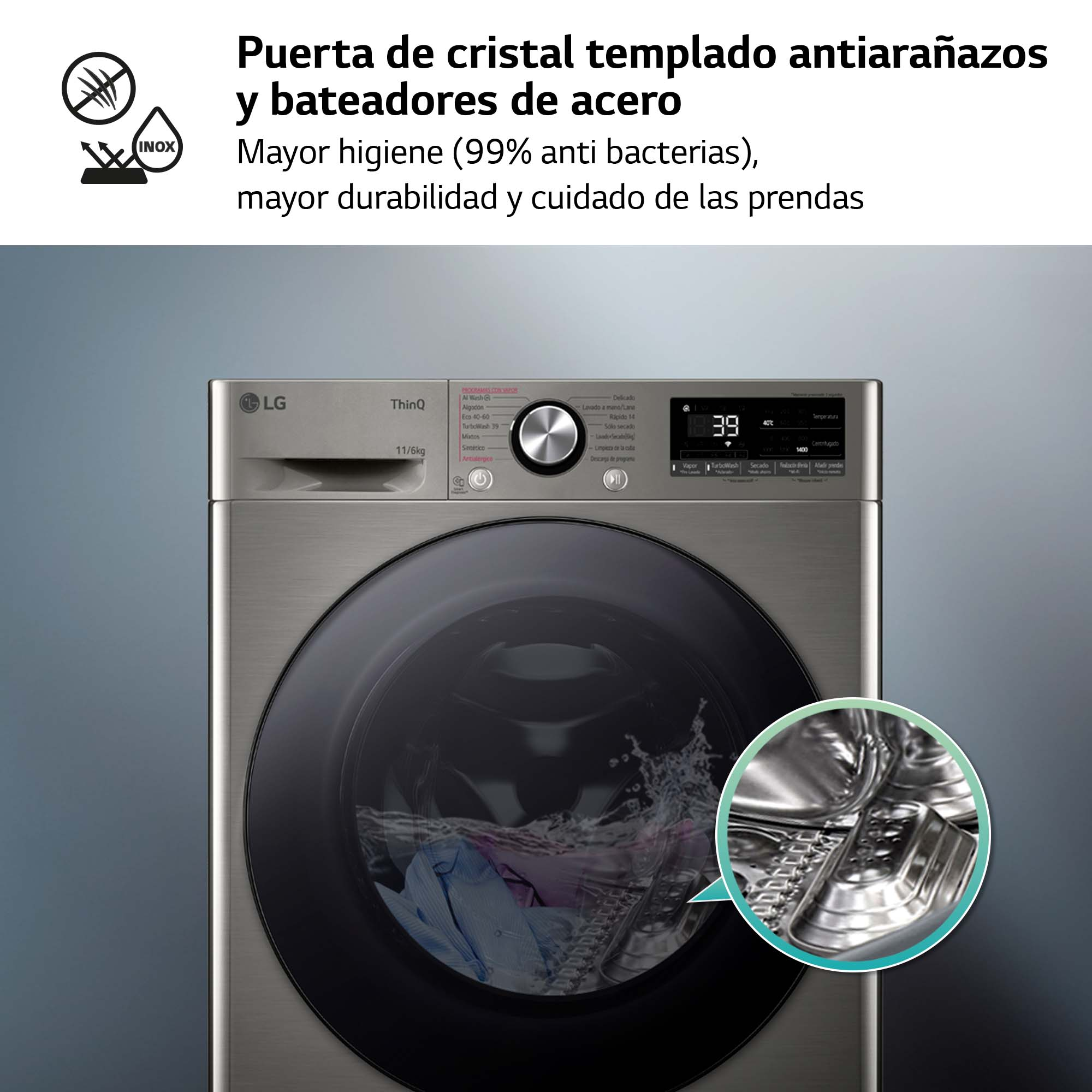 Primer plano de lavadora plateada con puerta negra, mostrando detalles.