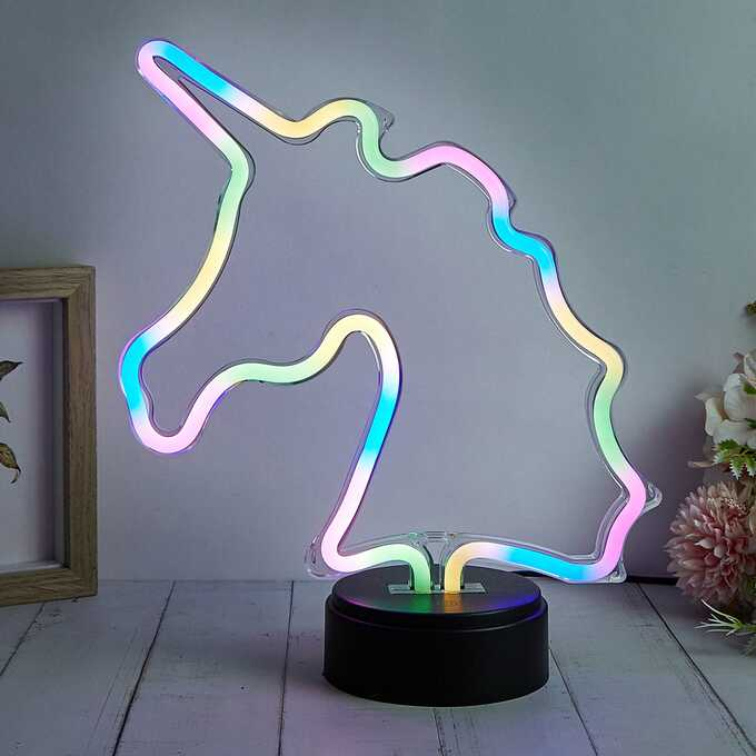 Schemat widoku bocznego lodówki z wymiarami.