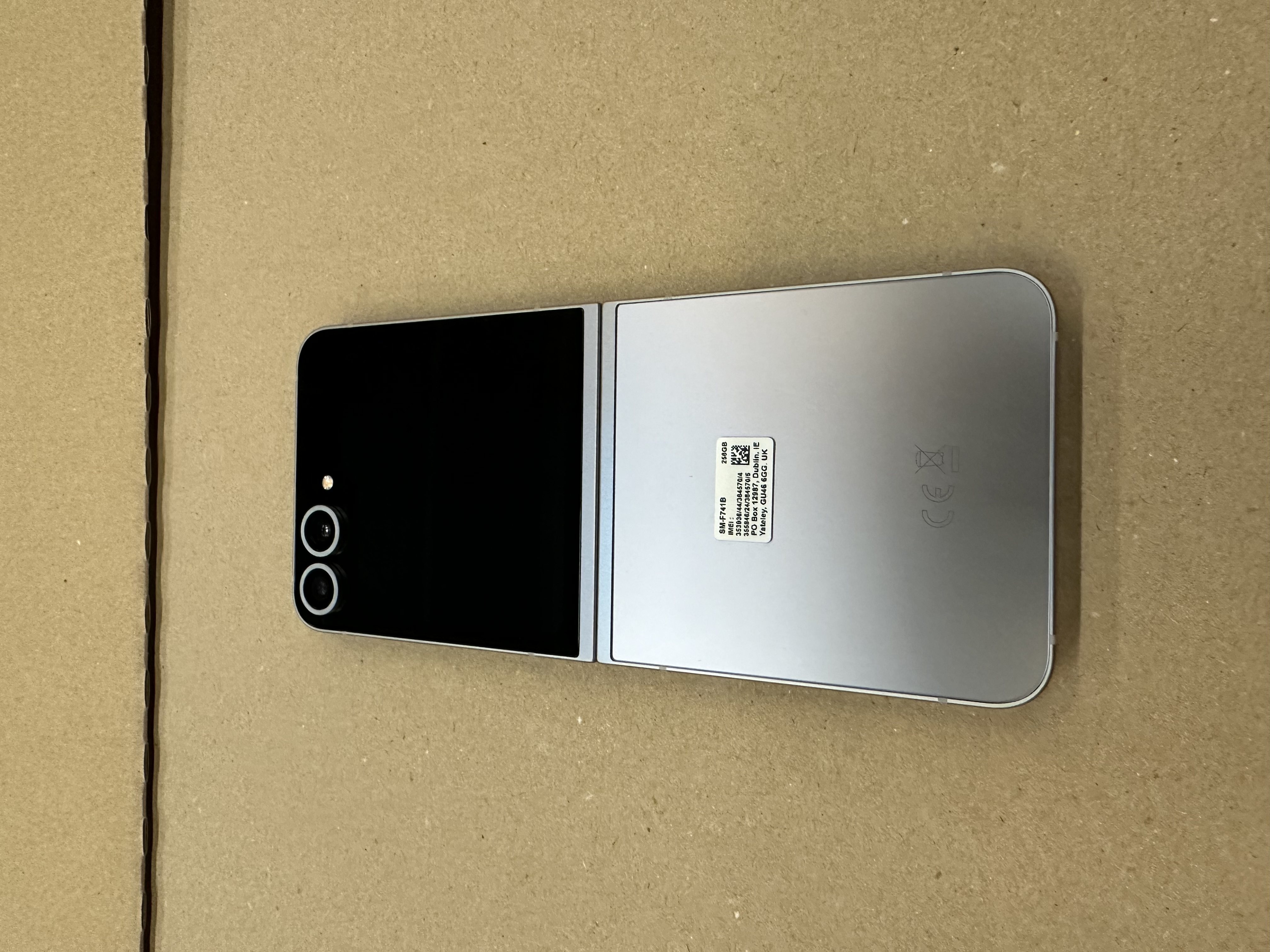 OUTLET - Smartfon SAMSUNG Galaxy Z Flip6 5G 12/256GB Szary 5G 12 GB/256 GB Szary                                                                                                                                                                                                                                                                                                                 