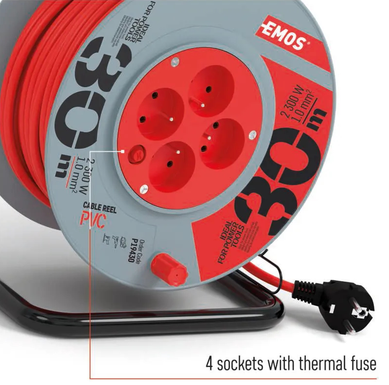 Czerwono-szara szpula kablowa z czterema gniazdami i wtyczką.