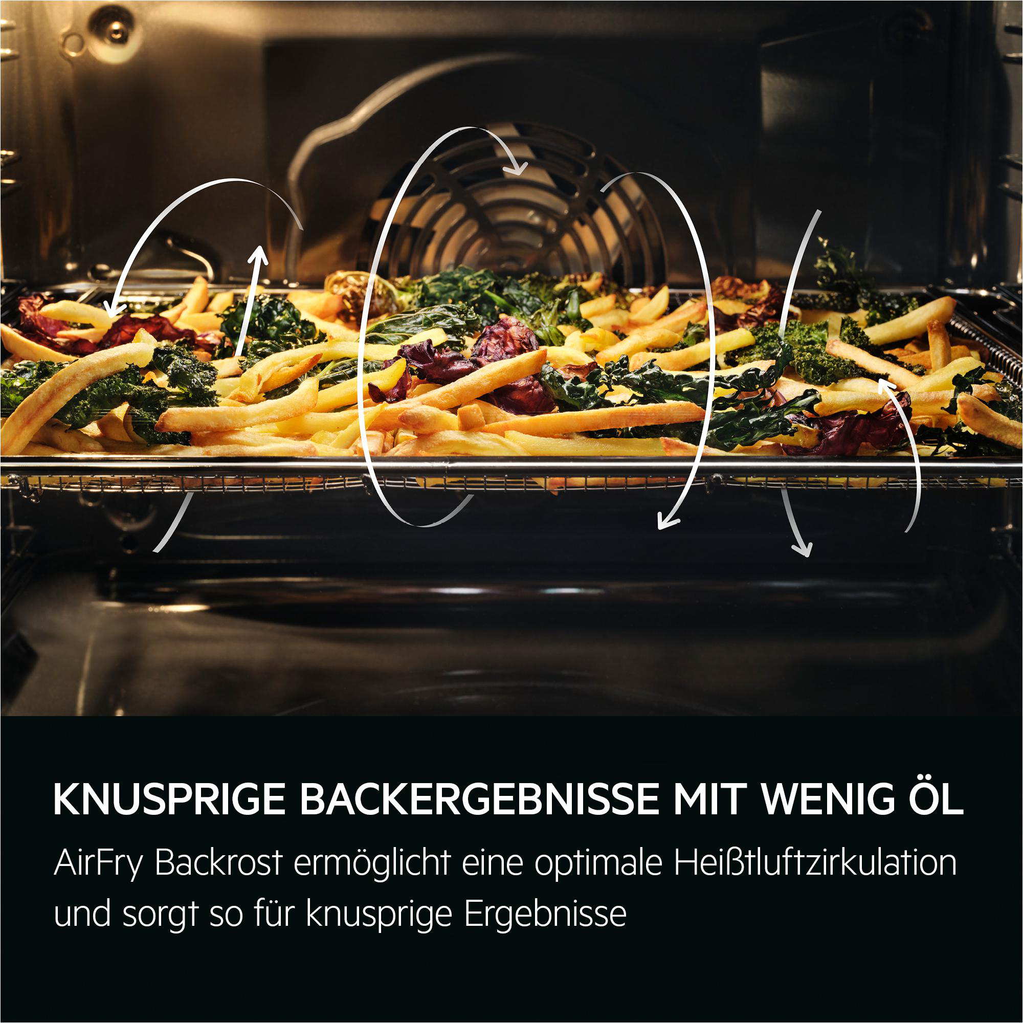 Eine Nahaufnahme von Pommes und Grünkohl in einem Ofen.