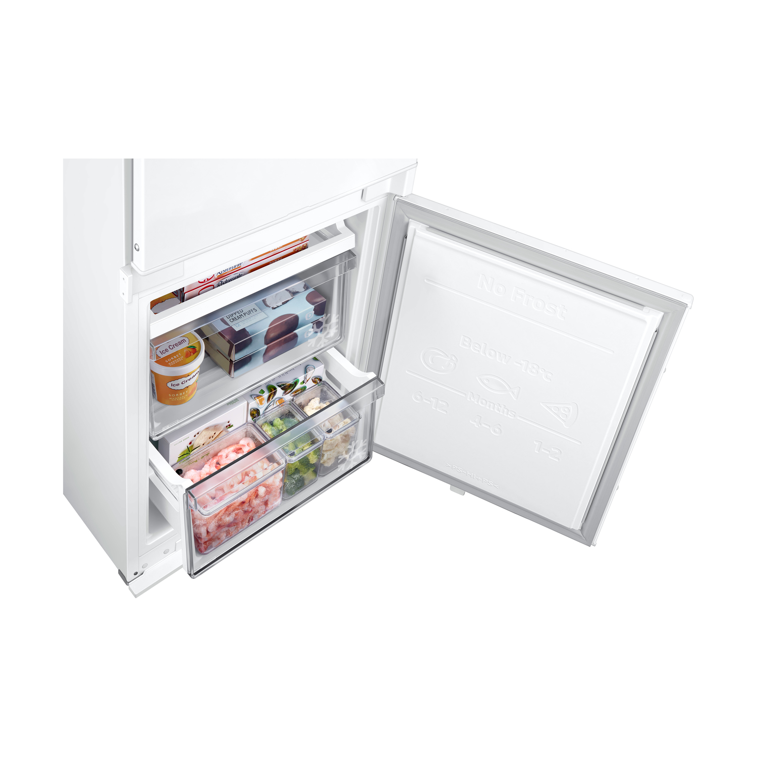 Frigorifero bianco con porta del congelatore aperta. Vari alimenti sono visibili all'interno dei cassetti.
