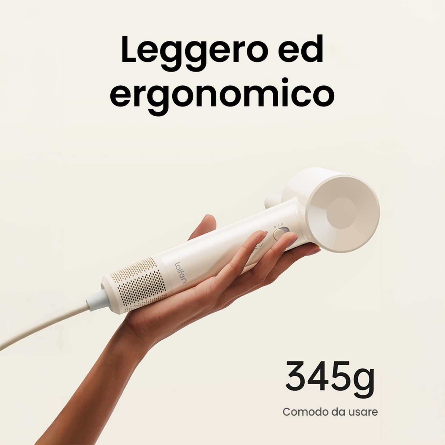 Una mano tiene un asciugacapelli bianco. Testo sopra: 'Leggero ed ergonomico'. Sotto, '345g'.