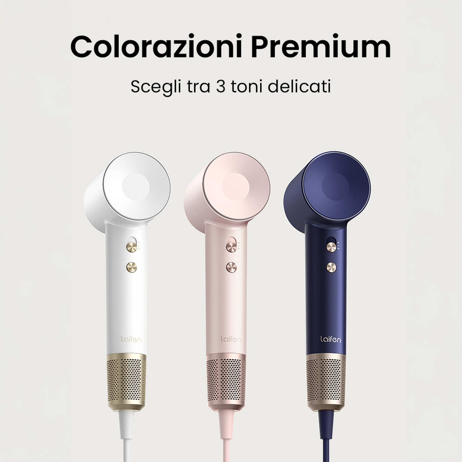 Tre asciugacapelli in diversi colori: bianco, rosa e blu. Il testo dice 'Colorazioni Premium'.