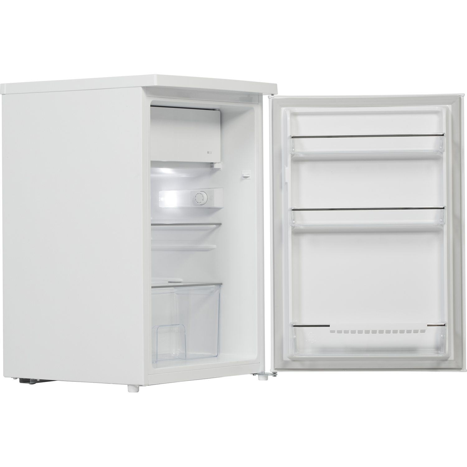 Een witte koelkast met de deur open, waardoor het interieur zichtbaar is. Planken, een lamp en een opbergbak zijn zichtbaar.