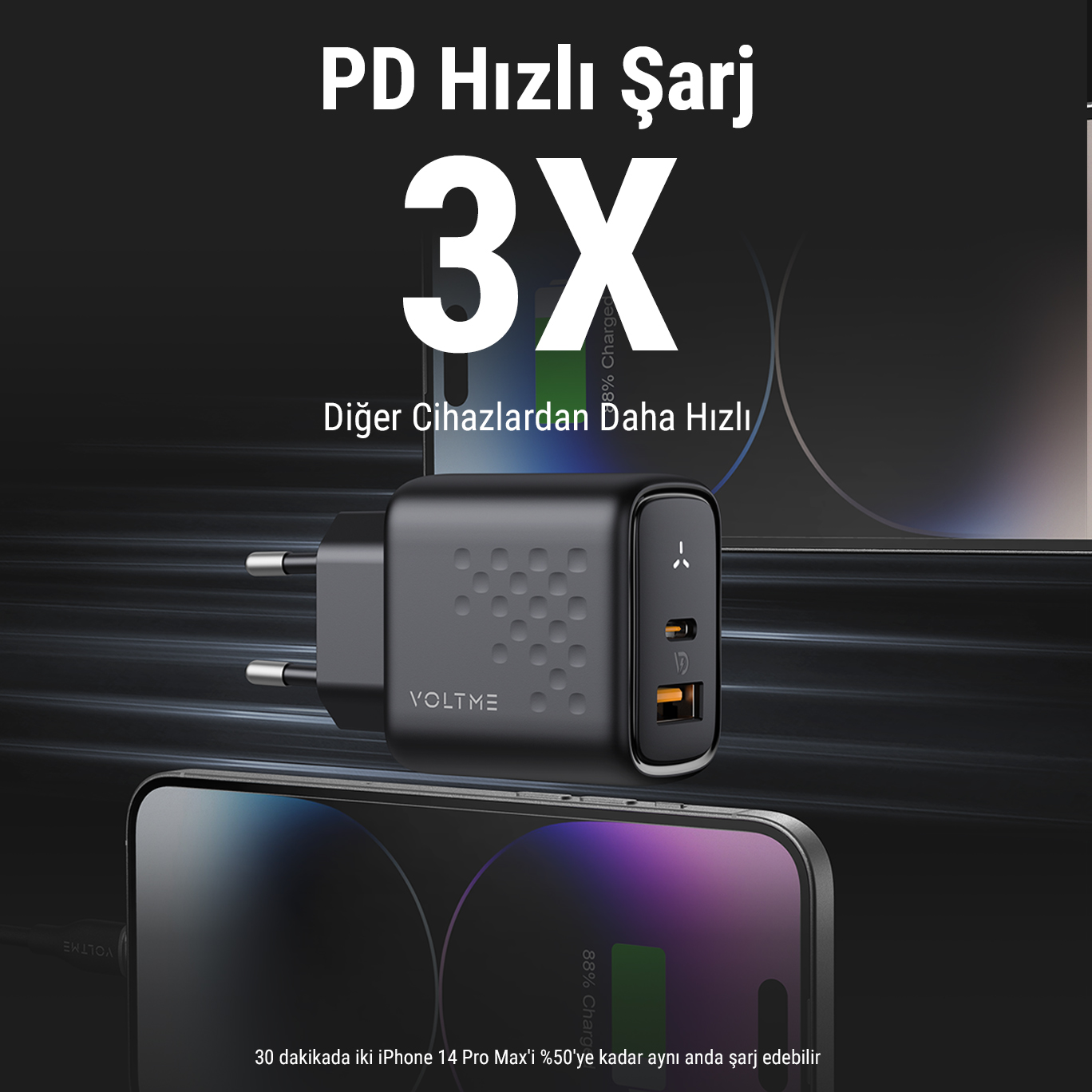 İki USB bağlantı noktalı siyah Voltme şarj cihazı, şarj olan telefonları gösteriyor.