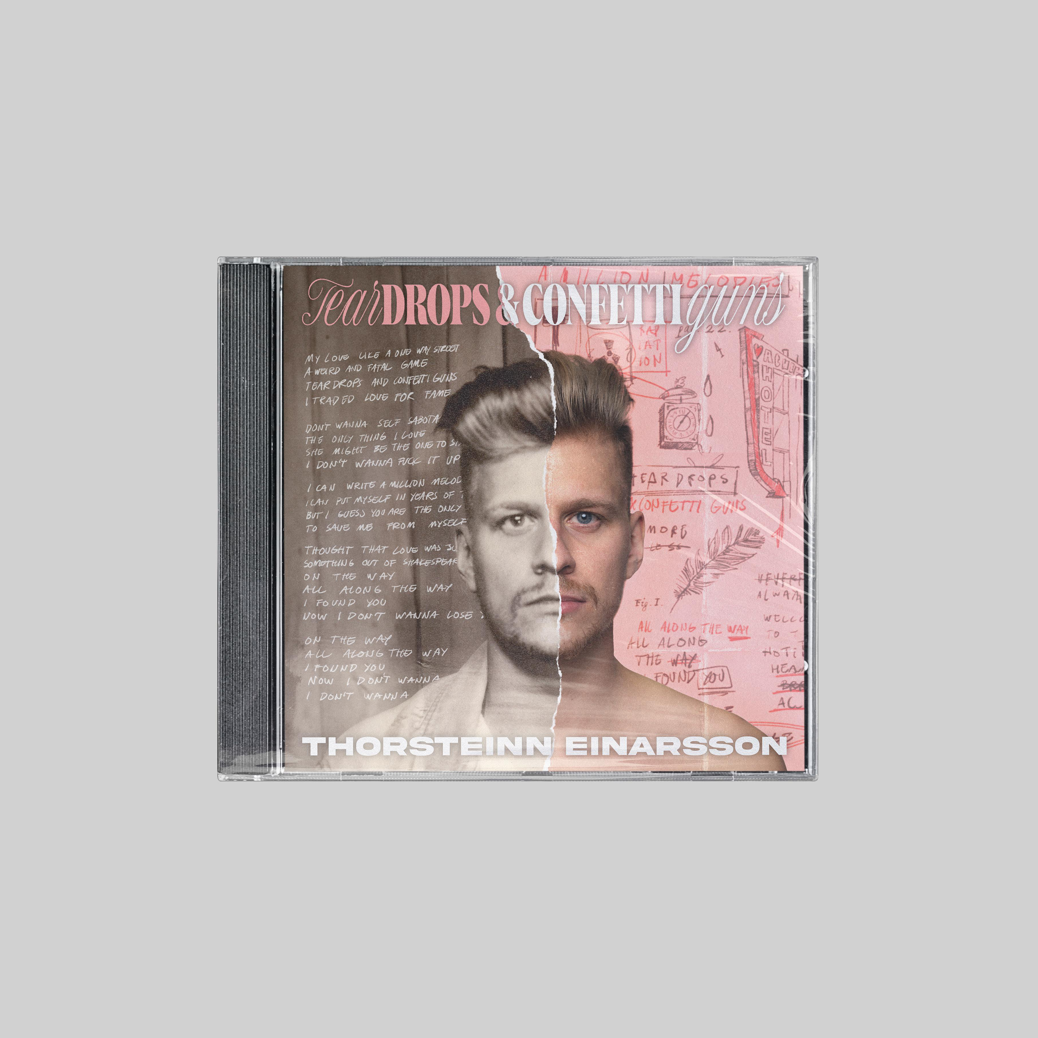 Ein CD-Cover mit geteiltem Gesicht eines Mannes und Albumkunst mit Songtexten.