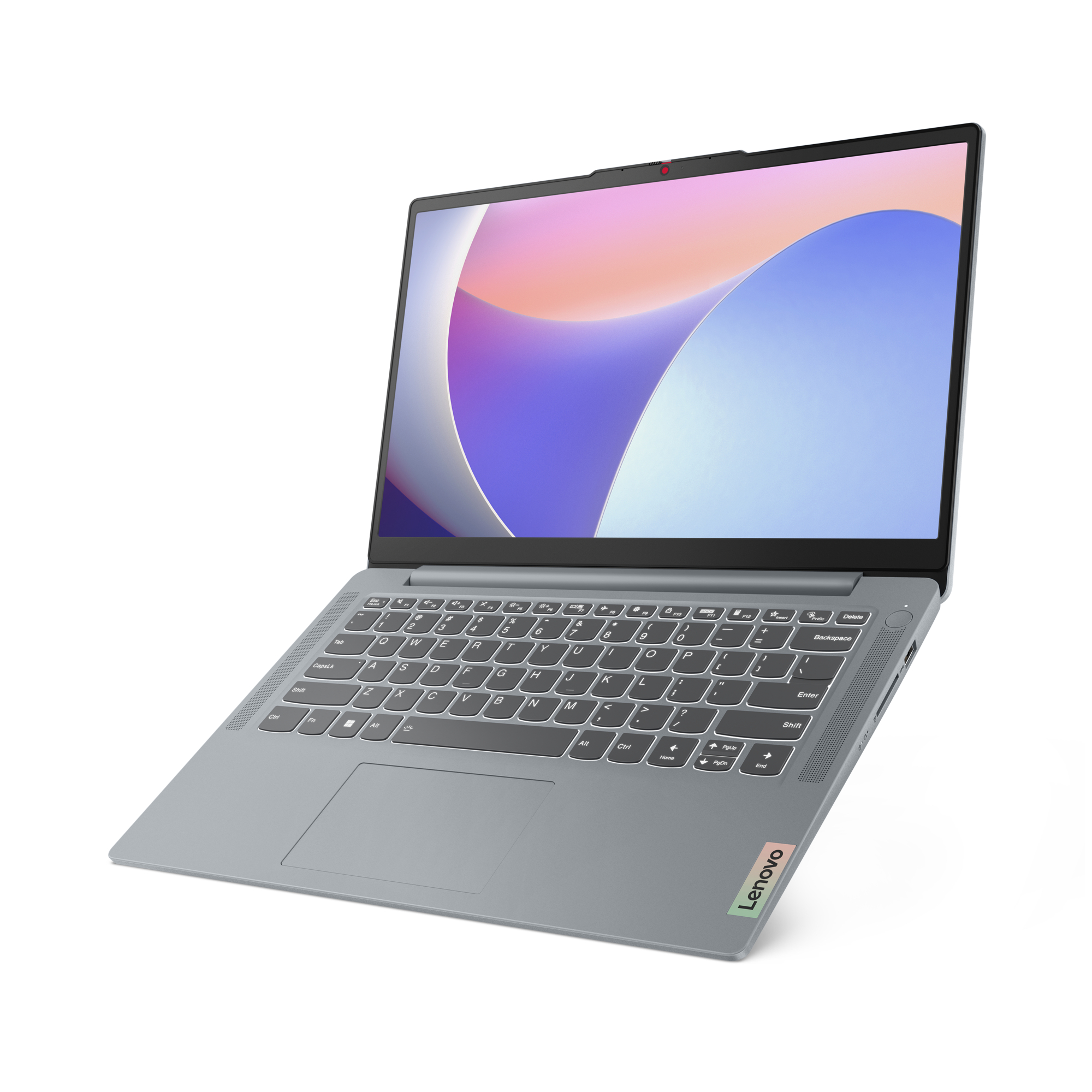 Silberner Laptop mit hellfarbigem Bildschirm, geöffnet auf weißer Oberfläche.