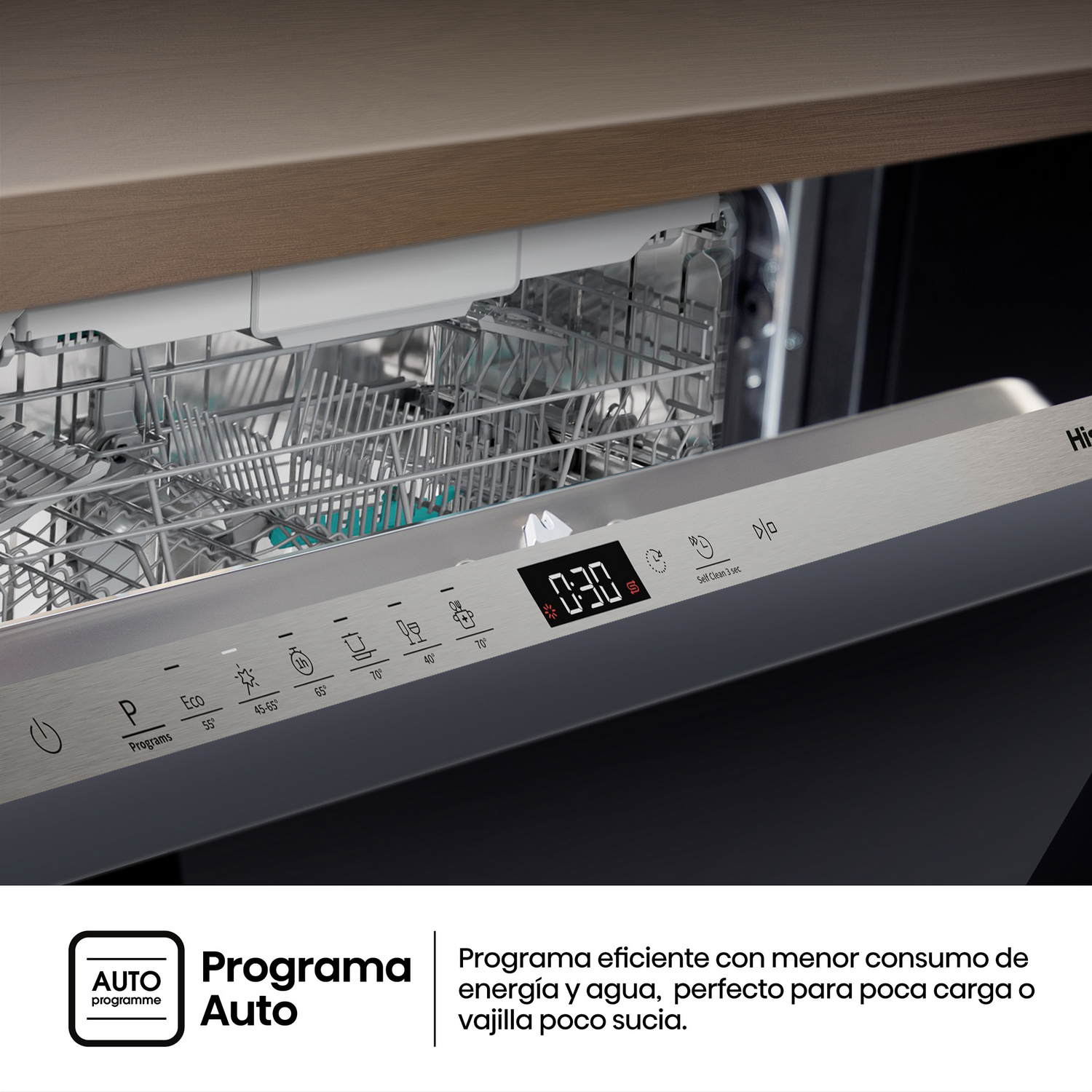 Interior de lavavajillas con platos. El panel de control muestra 0:30 con opciones de programa y autolimpieza.