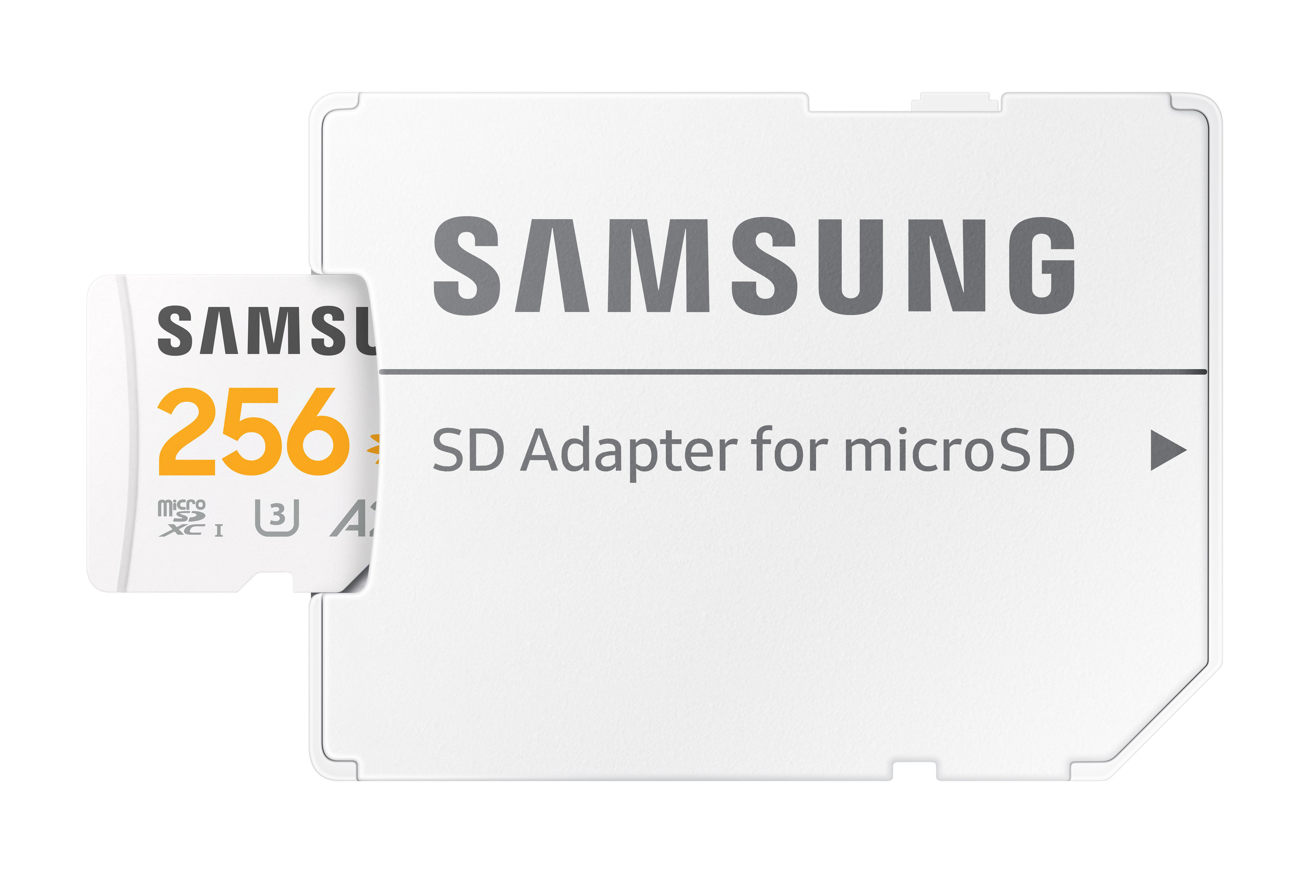 Eine weiße Samsung MicroSD-Karte, die in einen Adapter eingesetzt ist, auf weißem Hintergrund, mit Beschriftungen.