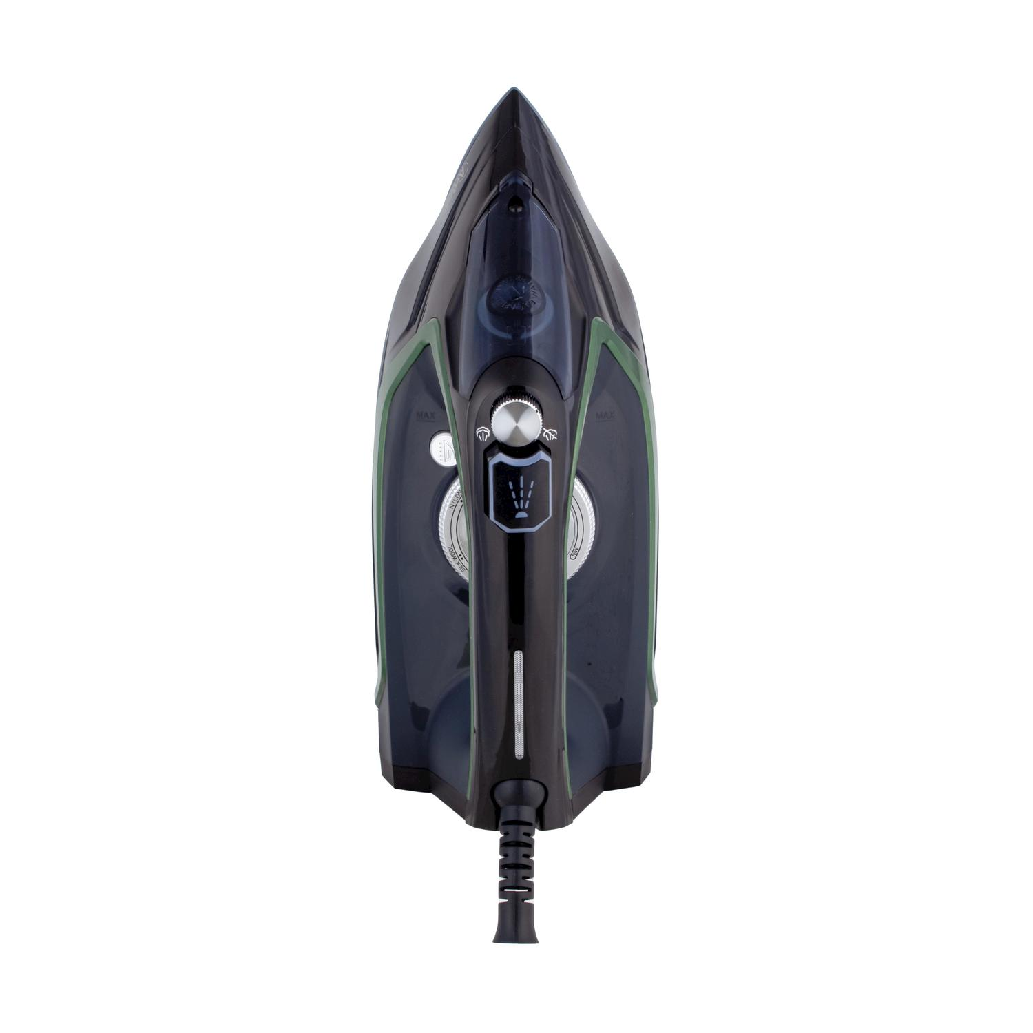 Ferro da stiro nero con dettagli verdi, vista dall'alto, sfondo bianco.