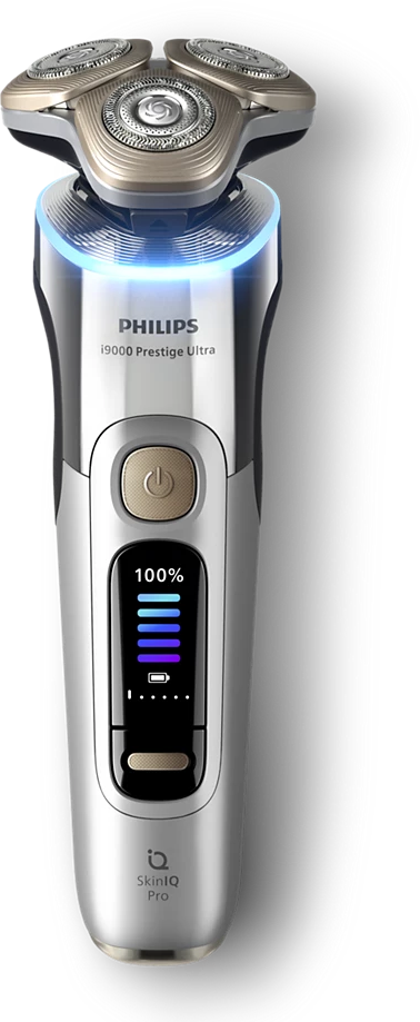 Egy ezüst Philips borotva három fejjel és digitális kijelzővel.