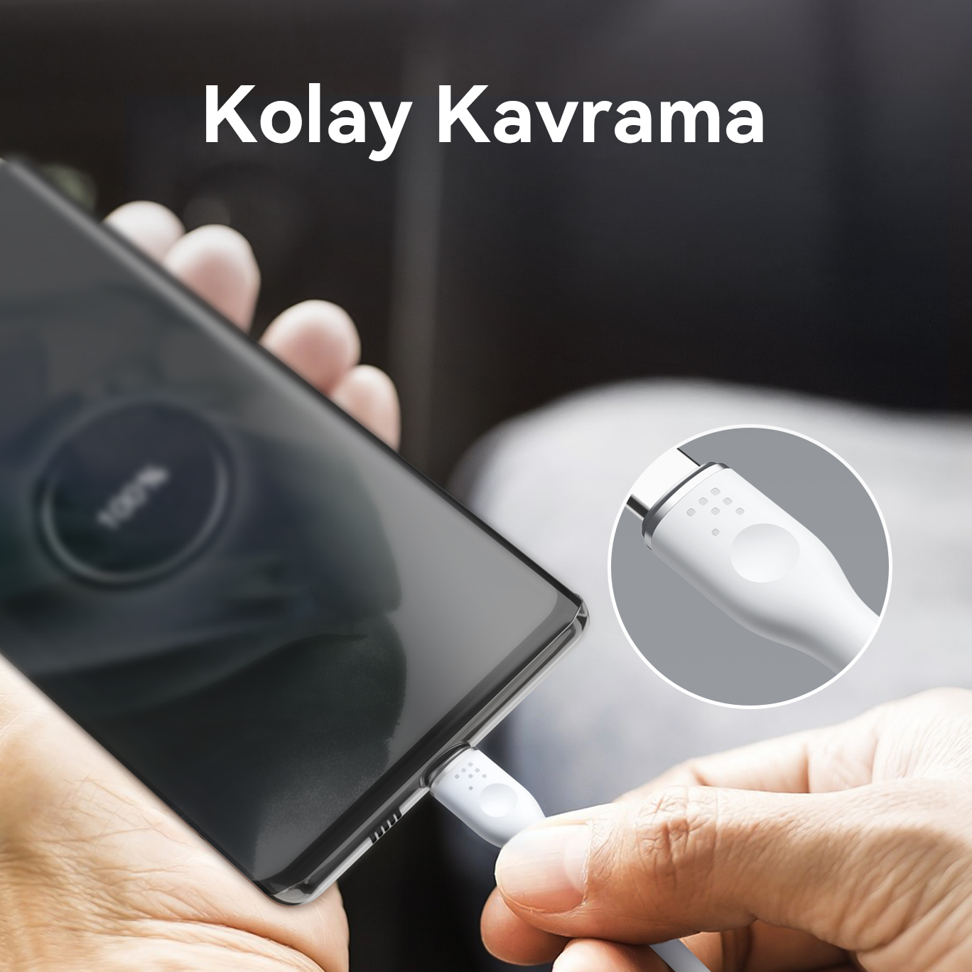 Bir USB-C kablosu bir akıllı telefona bağlanıyor.