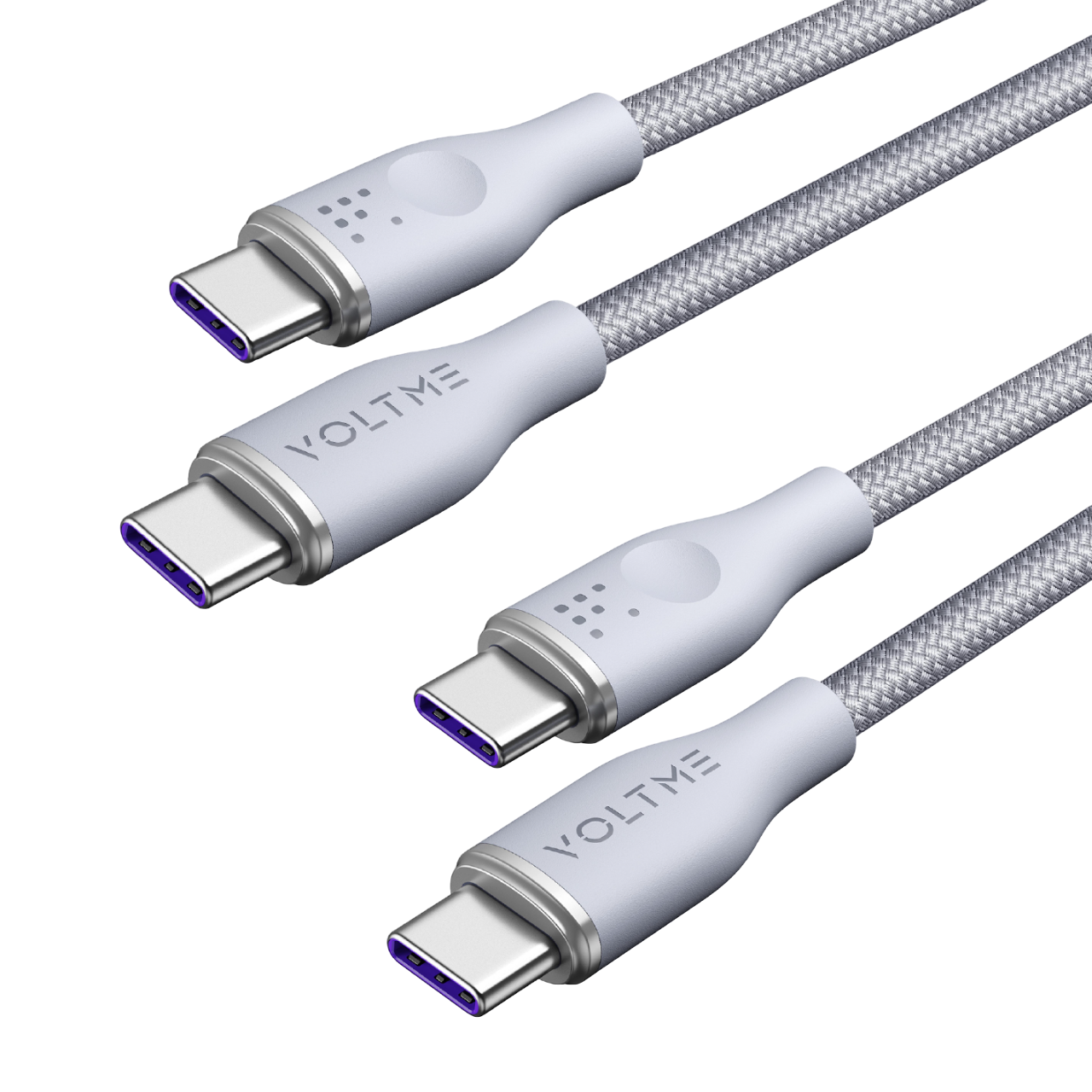 Üç beyaz USB-C kablosu seti. Siyah arka plan.