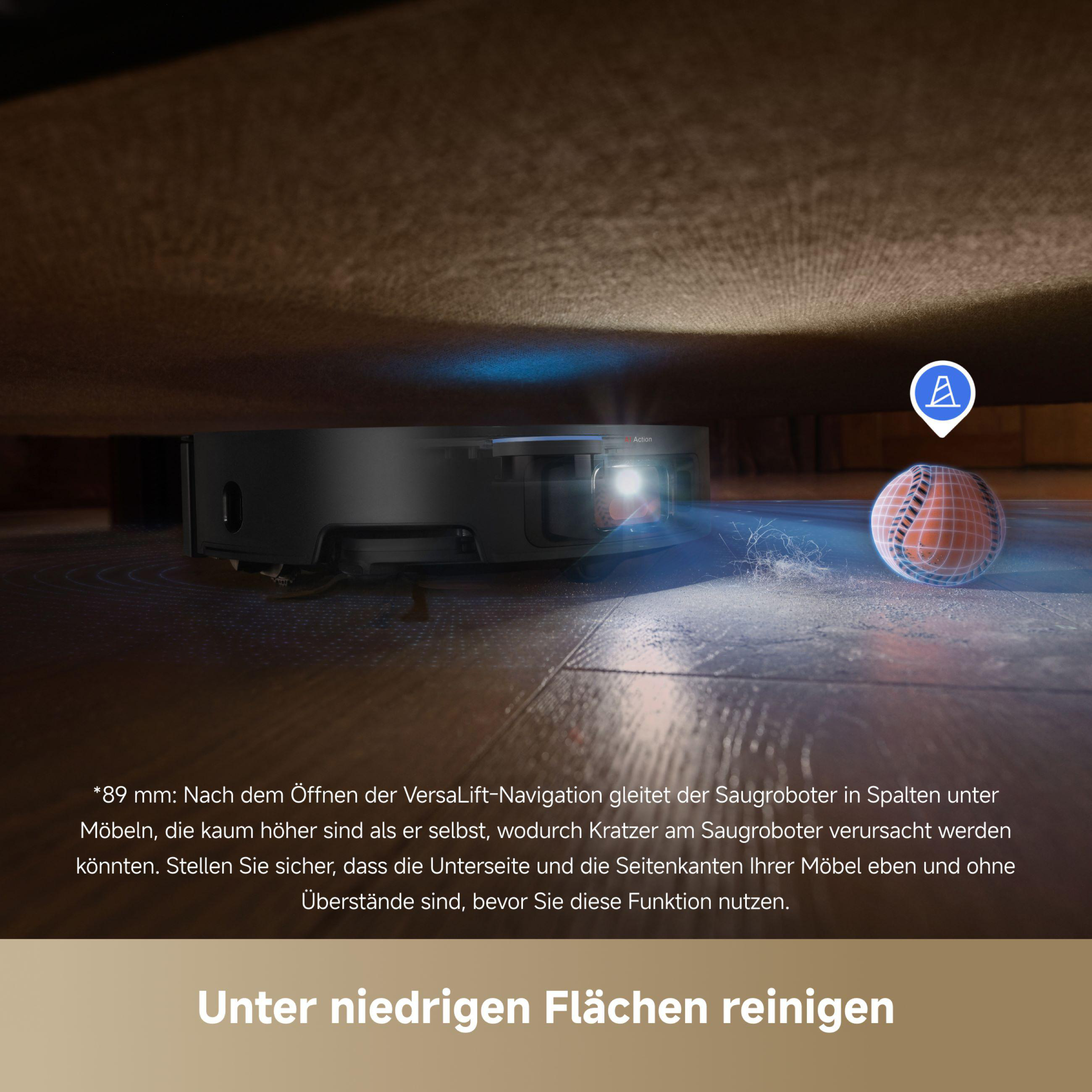 Ein Roboter-Staubsauger unter einer niedrigen Fläche, mit Staub und einem blauen Ball.