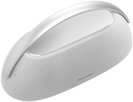 Fehér és ezüst ovális alakú Harman Kardon hangszóró ezüst fogantyúval.