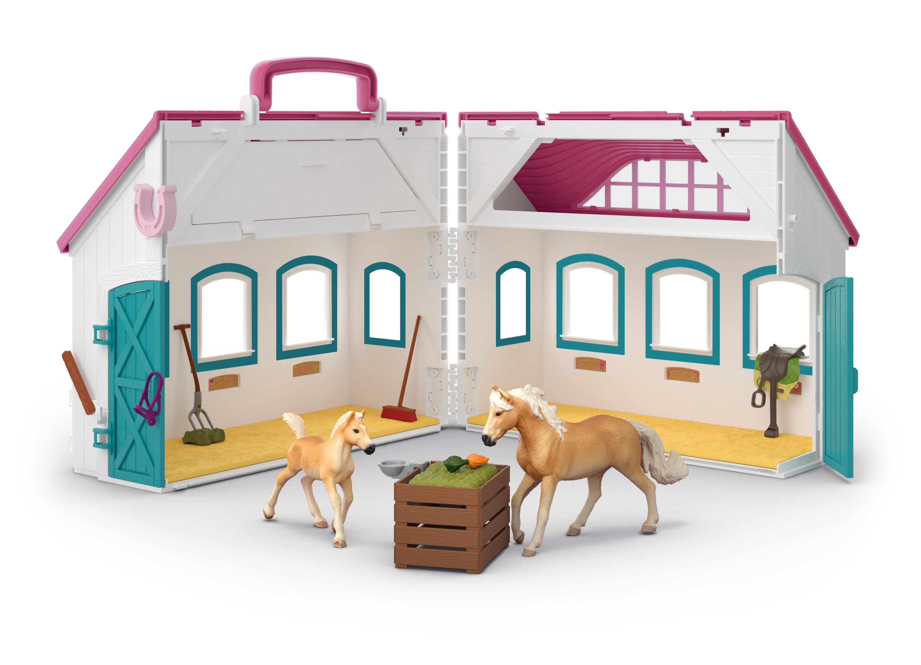 Ein Spielzeugpferdestall mit zwei Pferden, Heu und Zubehör. Der Stall ist weiß und rosa.