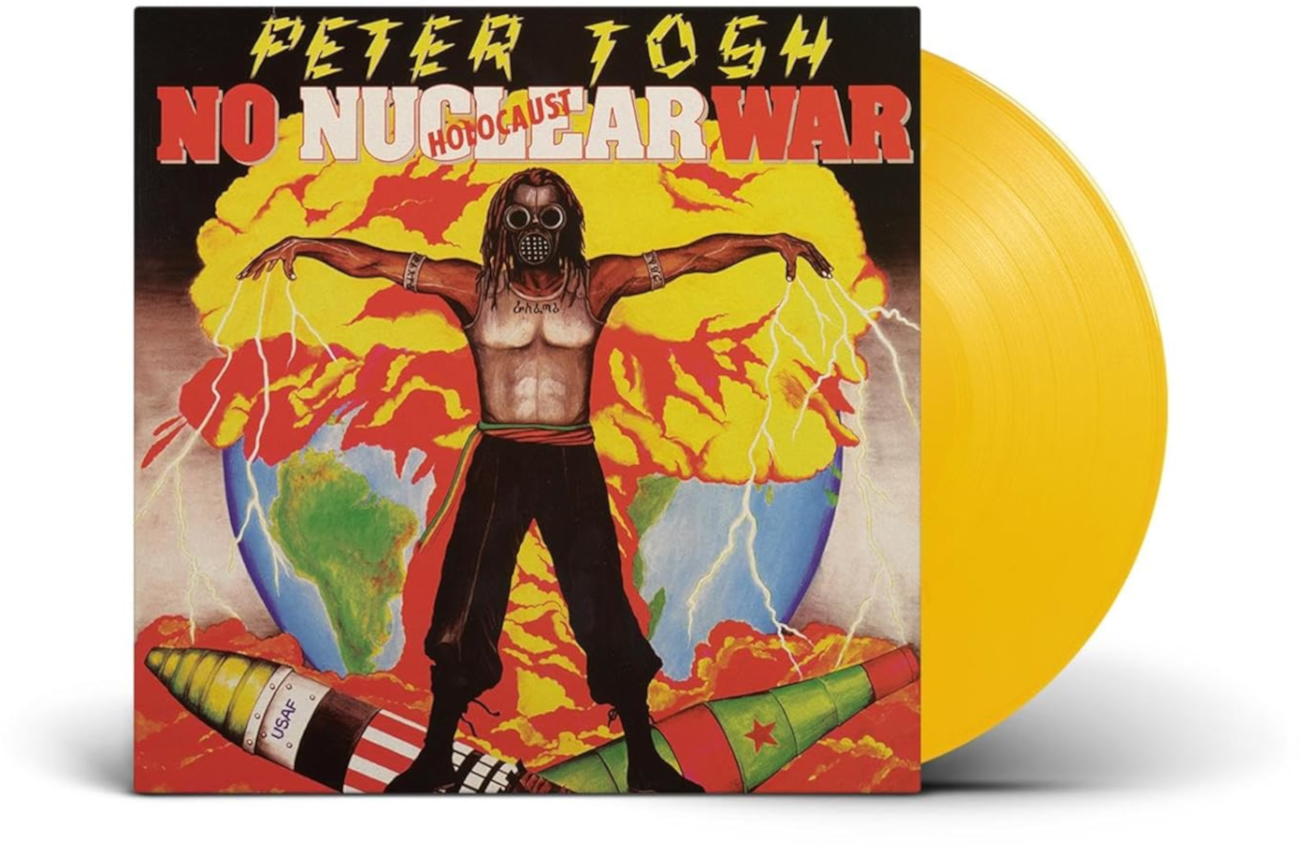 Peter Tosh No Nuclear War album borítója, a művésszel és egy sárga bakelit lemezzel.