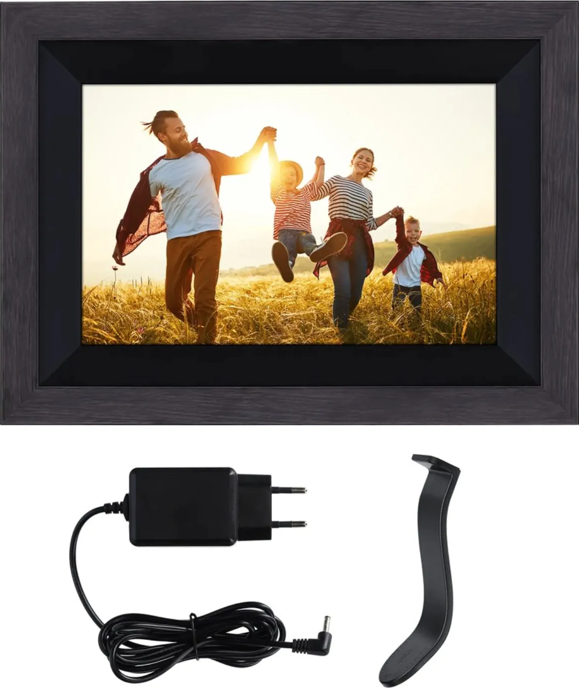 Cadre photo numérique avec photo de famille, adaptateur secteur et support.