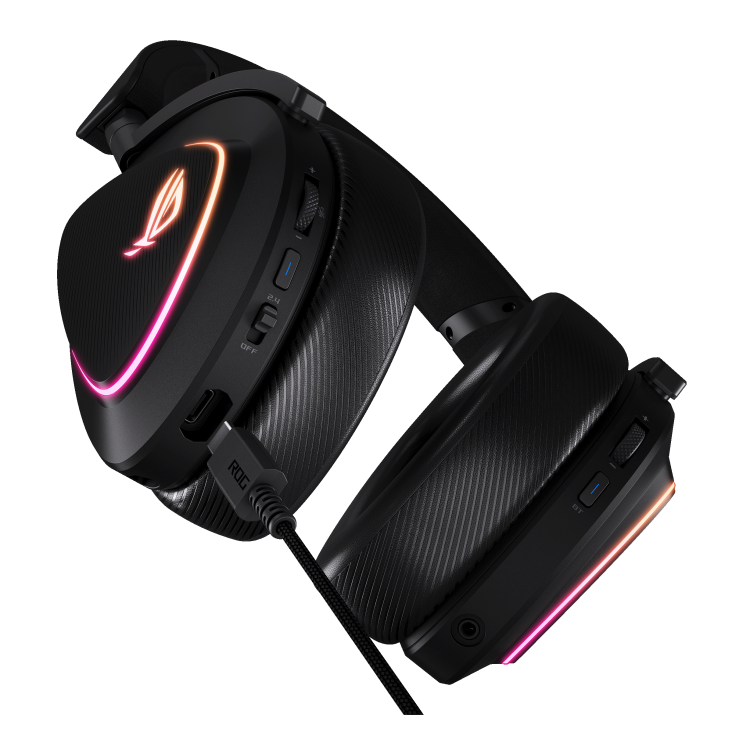 Fekete gamer headset RGB világítással. A headset mikrofonnal és egyéb vezérlőkkel rendelkezik.