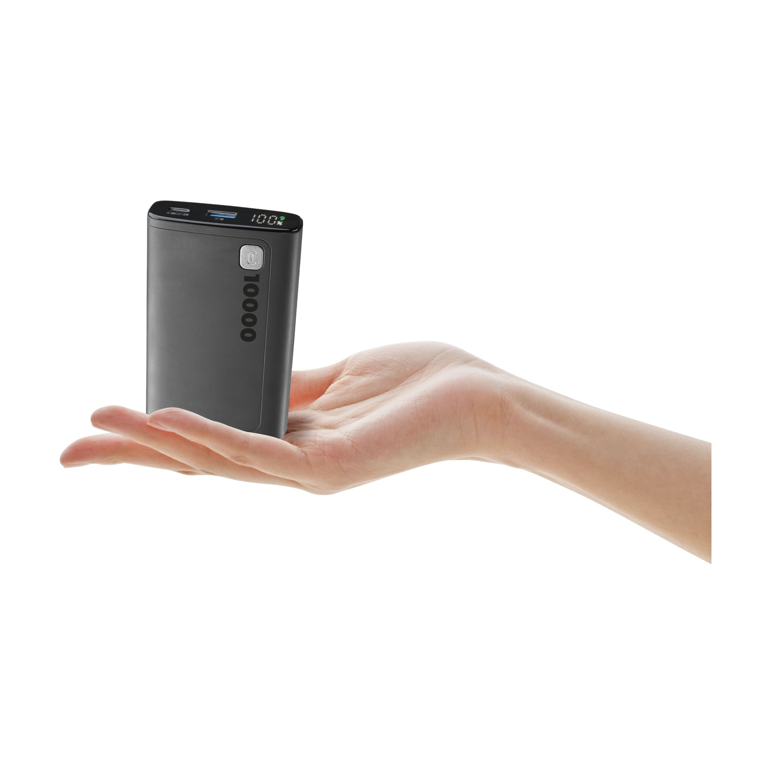 Eine dunkelgraue Powerbank, die in der Hand einer Person gehalten wird.