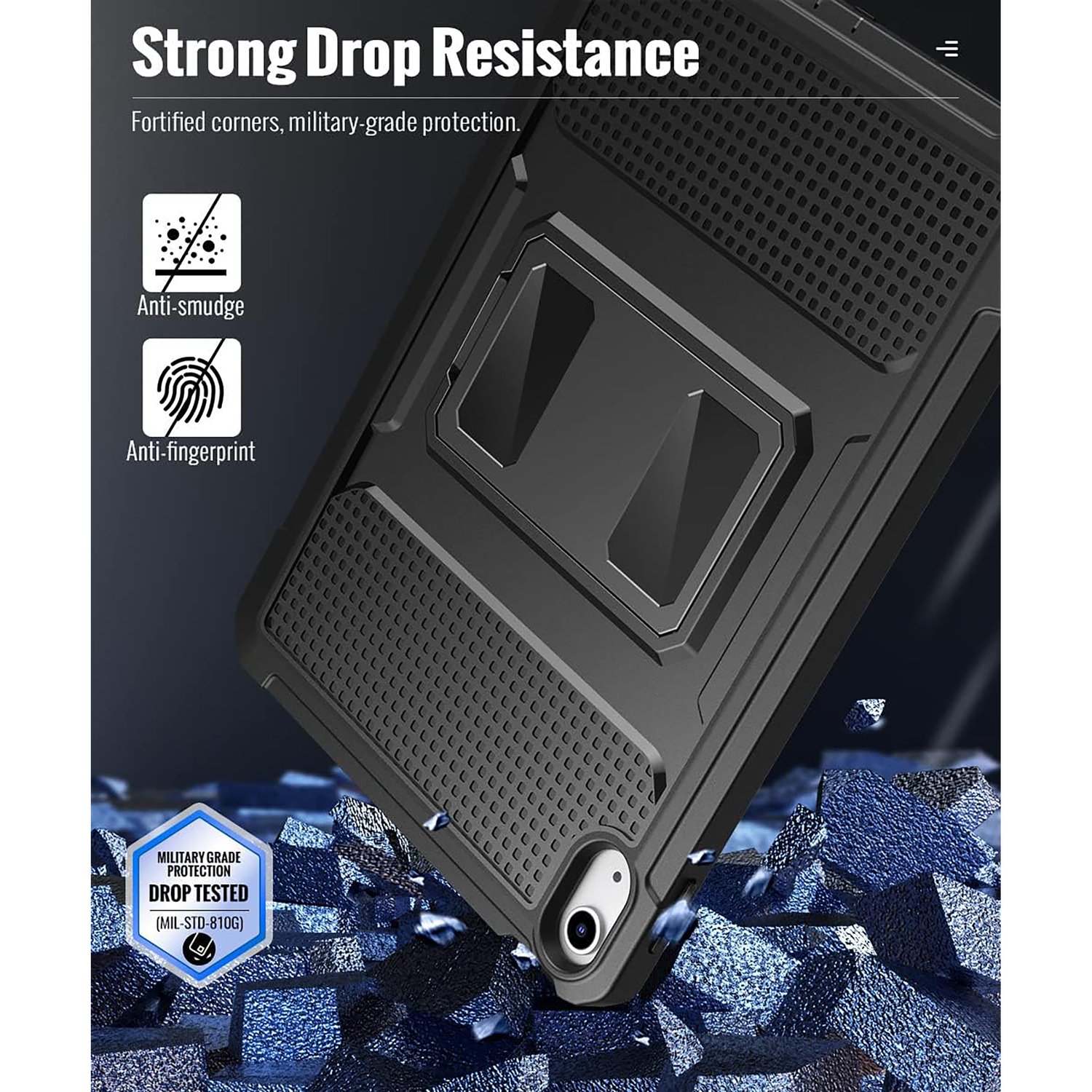 Étui iPad noir avec un design robuste, montrant des caractéristiques de résistance aux chutes. L'étui repose sur une surface avec des débris.