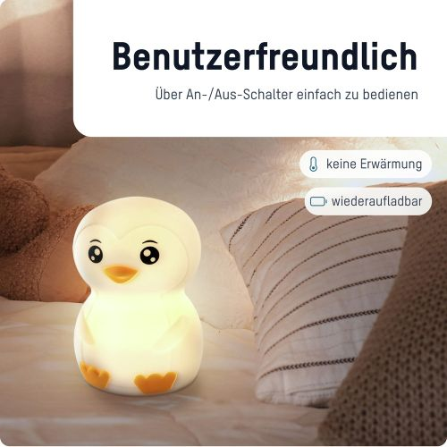 Eine pinguinförmige Lampe auf einem Bett, mit Text über Benutzerfreundlichkeit und Wiederaufladbarkeit.