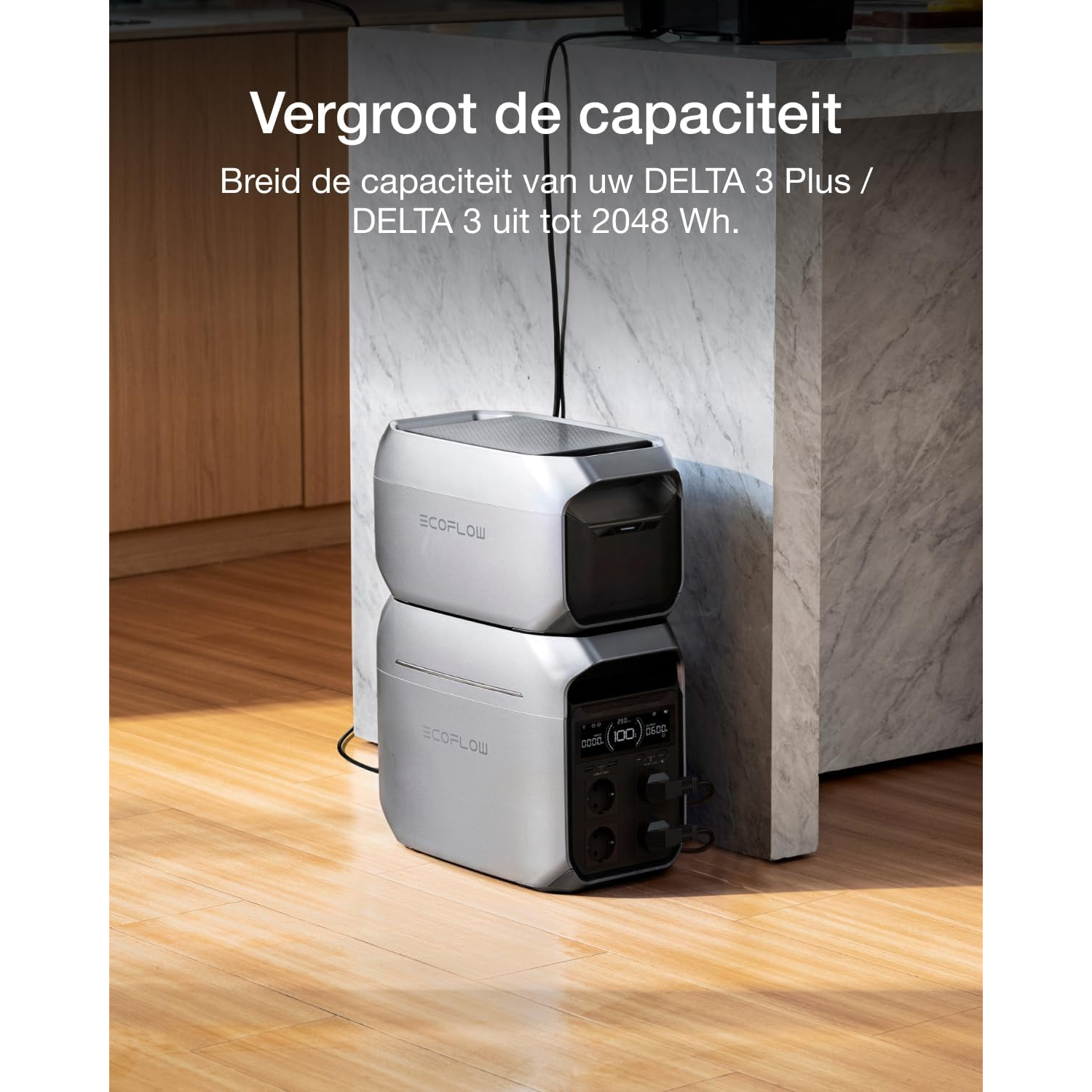 Two silver EcoFlow power stations stacked, text says "Vergroot de capaciteit" (Expand capacity) on a wood-look floor.