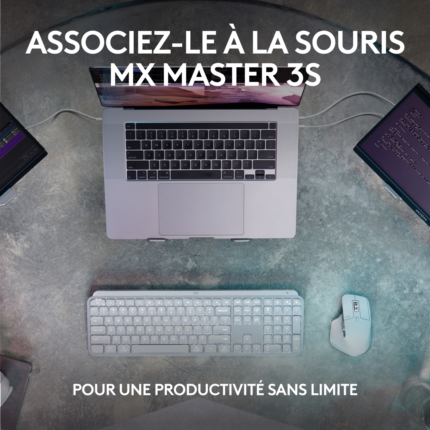 Vue aérienne d'un ordinateur portable, d'un clavier et d'une souris sur une table en verre. Texte : Associez-le à la souris MX MASTER 3S.