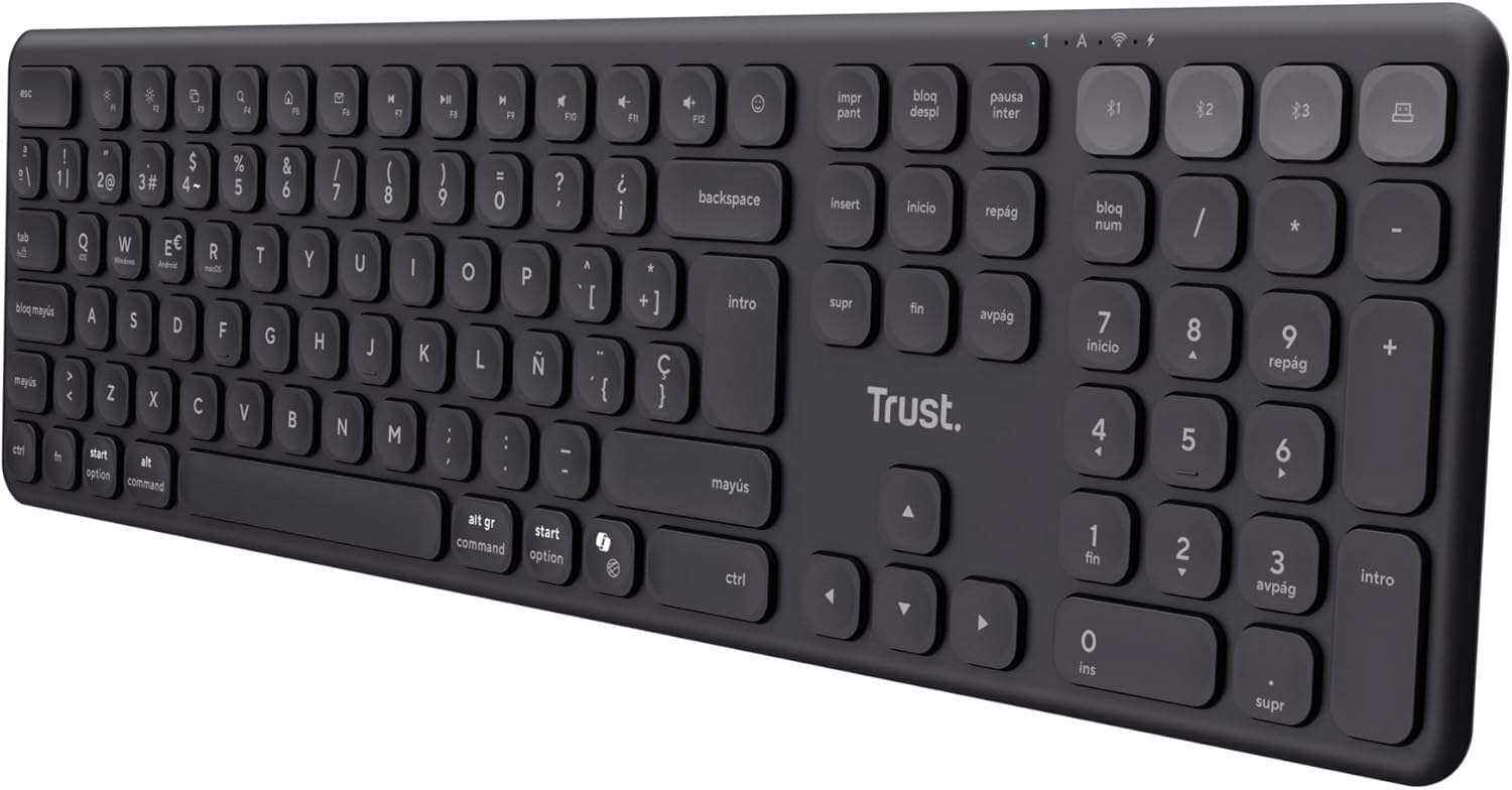 Teclado negro y gris con múltiples teclas y funciones, y un logotipo de Trust en él.