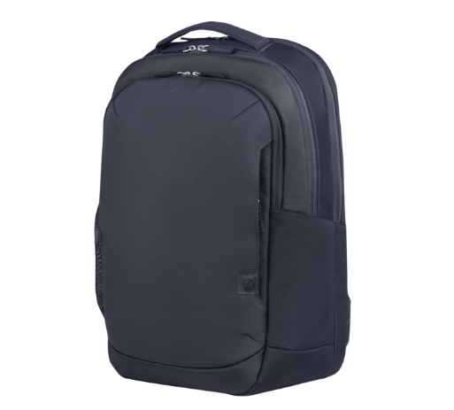 Çok bölmeli siyah bir sırt çantası.
