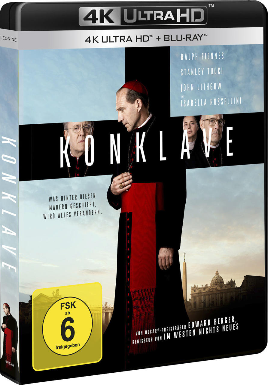 Filmcover für Konklave. Mit Ralph Fiennes, Stanley Tucci. Dunkler Hintergrund mit Text.