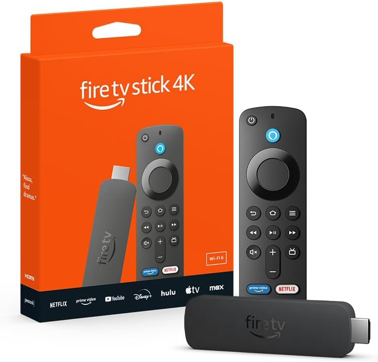Fekete Fire TV Stick, távirányító és doboz. A doboz narancssárga, szöveggel és a távirányítóval.