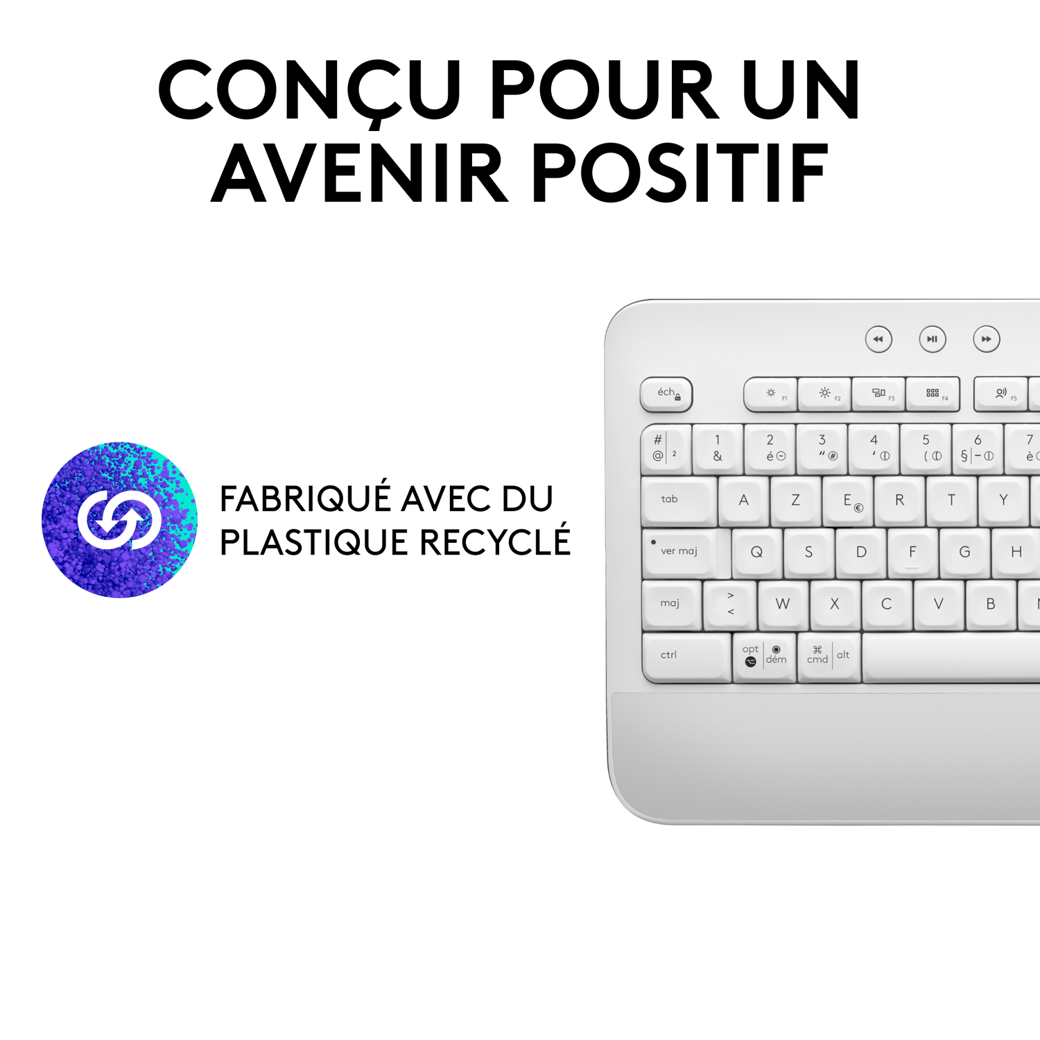 Un clavier blanc avec un logo. Le texte dit « Conçu pour un avenir positif » et « Fabriqué avec du plastique recyclé ».