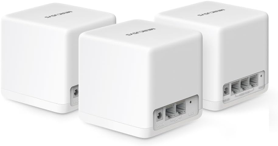 Tres dispositivos Wi-Fi de malla blancos en forma de cubo.