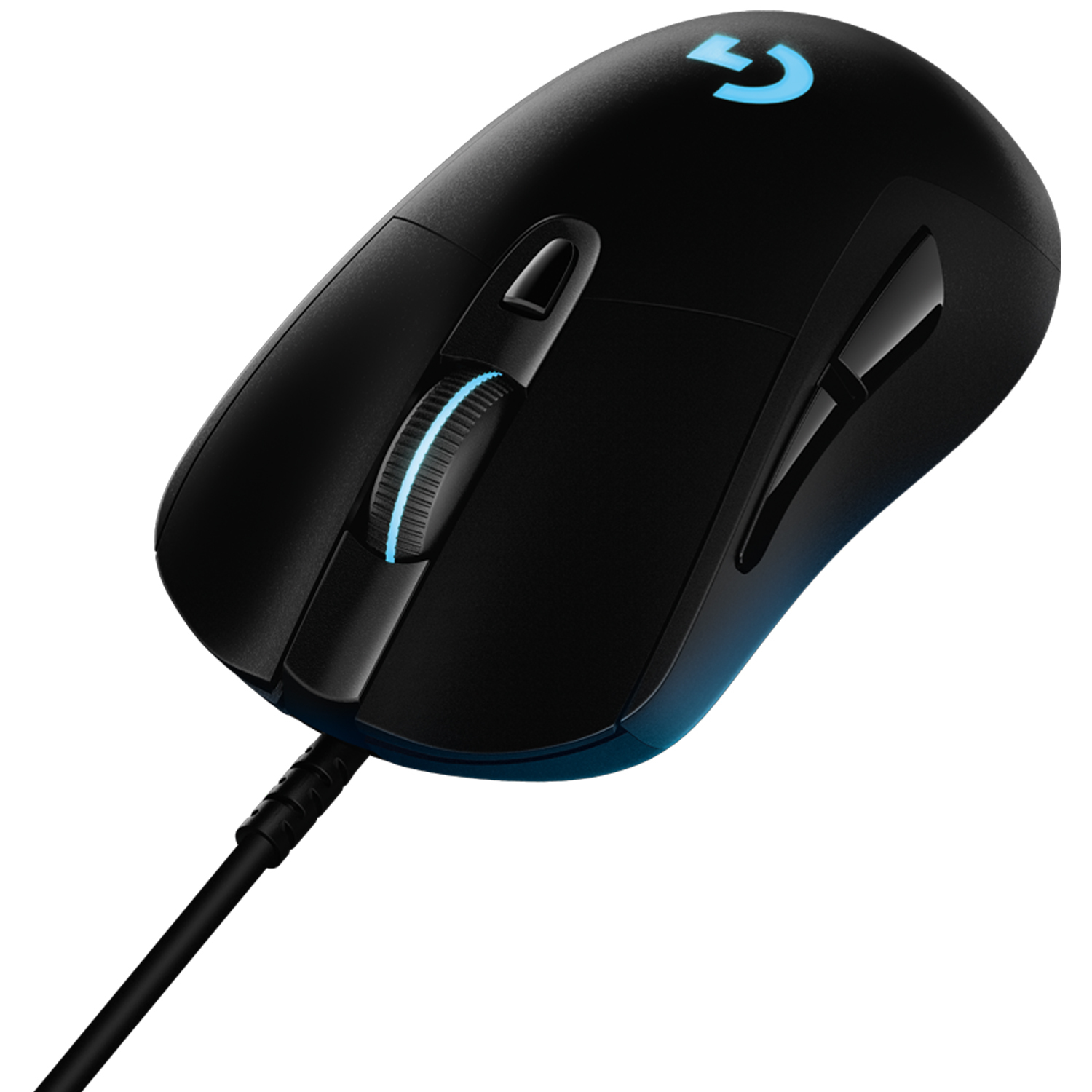 Zwarte computermuis, schuine weergave. Een blauw licht schijnt van de zijkant. De kabel is zwart.