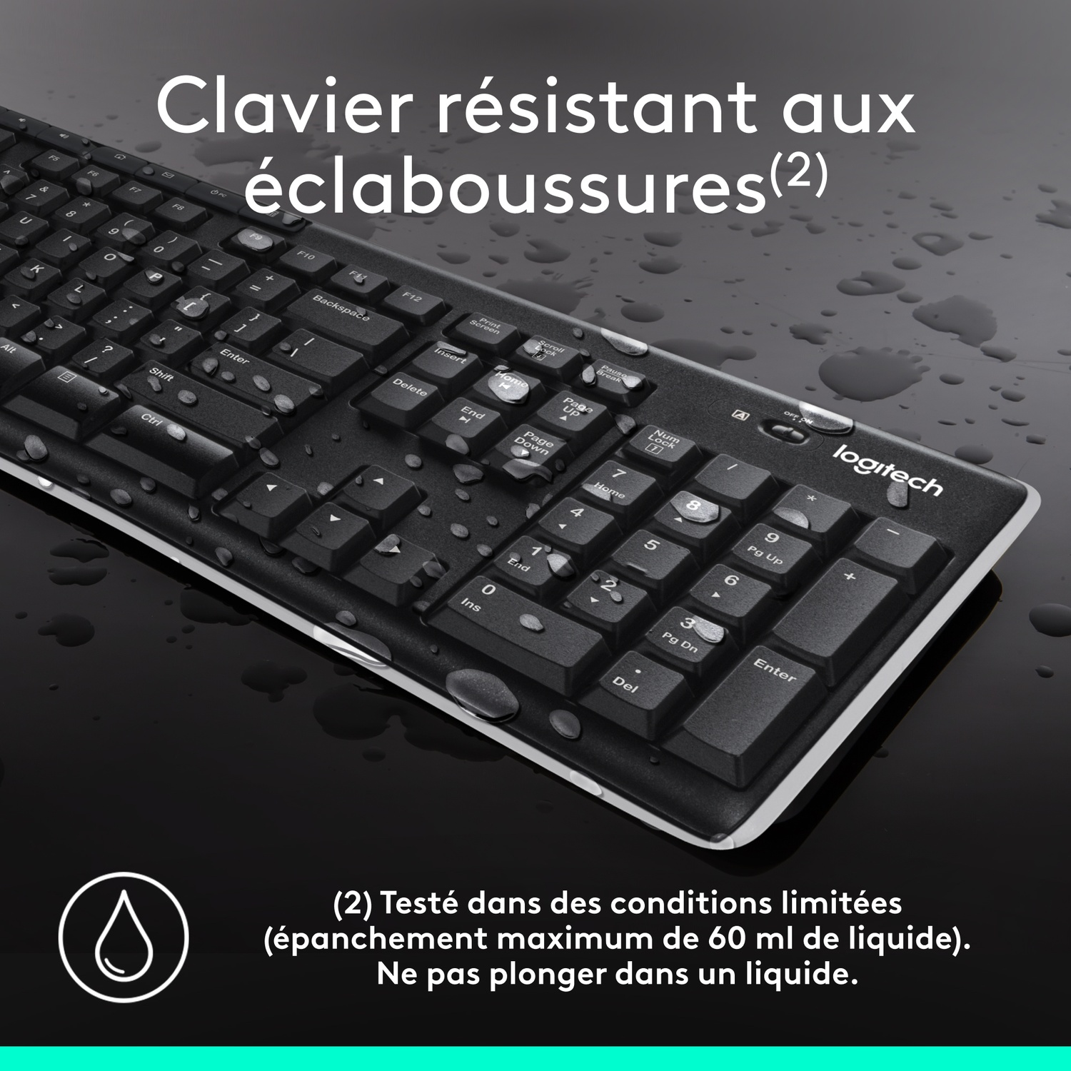 Clavier noir avec des gouttes d'eau sur les touches. Texte sur résistant aux éclaboussures.