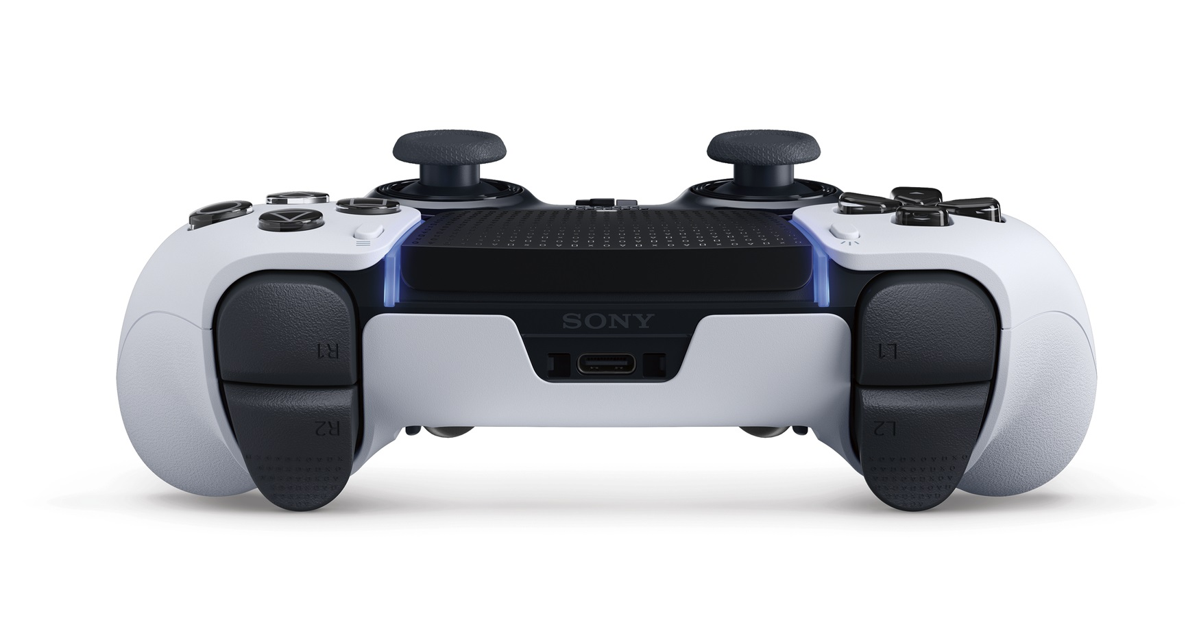 Grupa potwornych postaci jest pokazana w groźnej scenie.