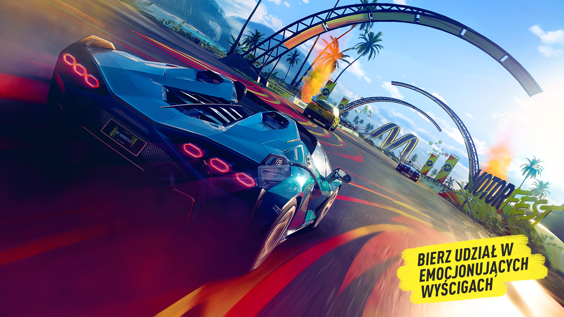 Niebieski samochód sportowy na torze wyścigowym z innymi autami, palmami i kolorowym dymem.