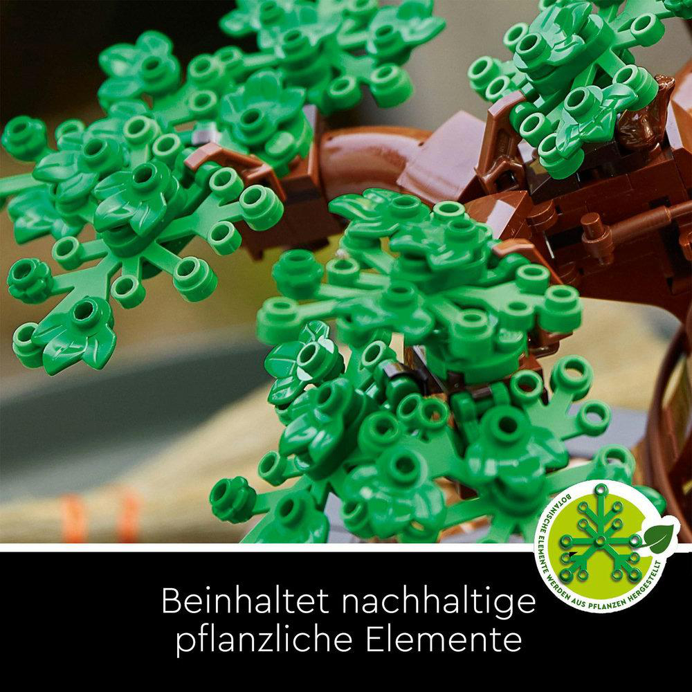 Grüner Lego-Baum mit nachhaltigen Elementen.