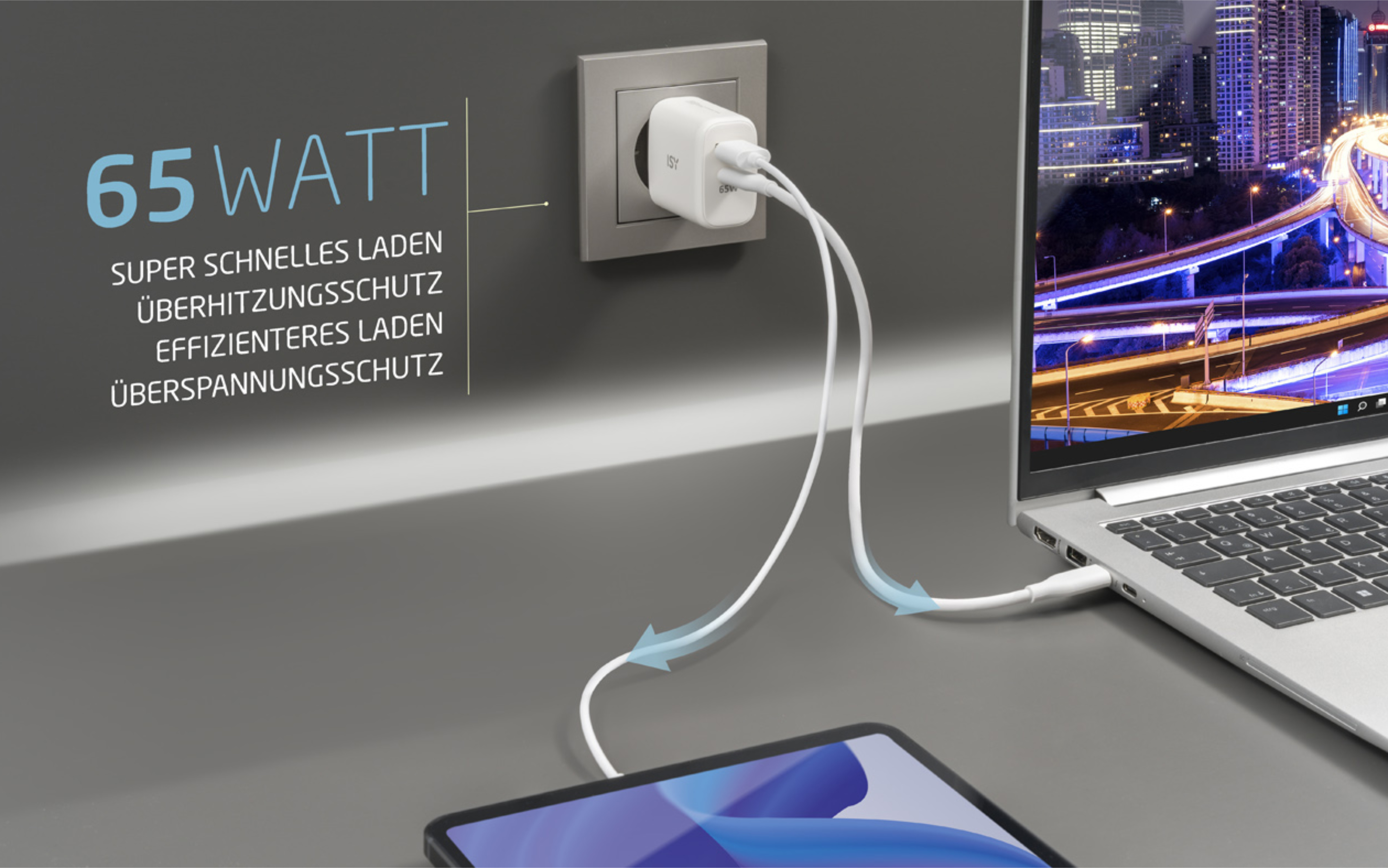 Laptop, Tablet und Ladegerät-Setup. Ladegerät an Wand und Geräte angeschlossen. 65W Text.